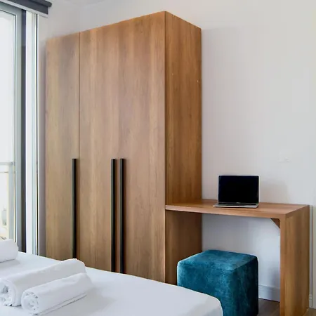 Urban Serenity Skyline View 1 Apartment