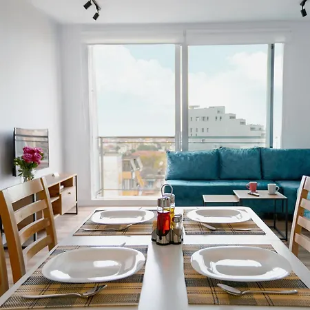 Urban Serenity Skyline View 1 Apartment *